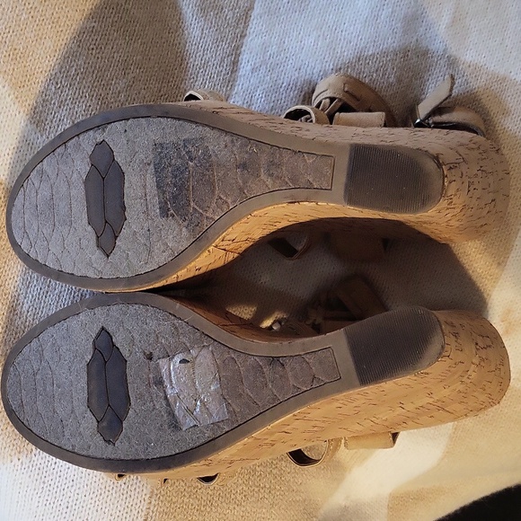 Tan Wedge Sandals By Carlos Santana🧡 - Picture 5 of 5